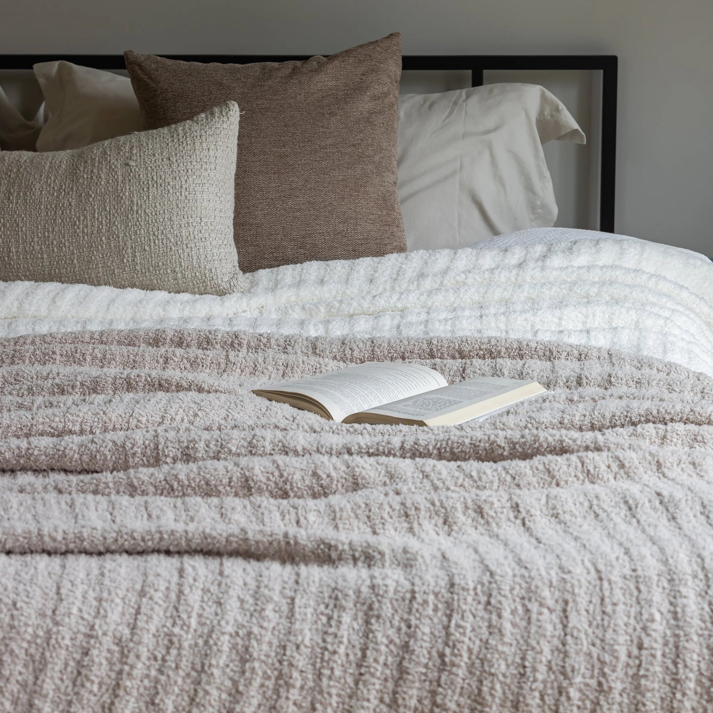 Blushing Beige Ribbed King Bed Blanket — Luxury Plush