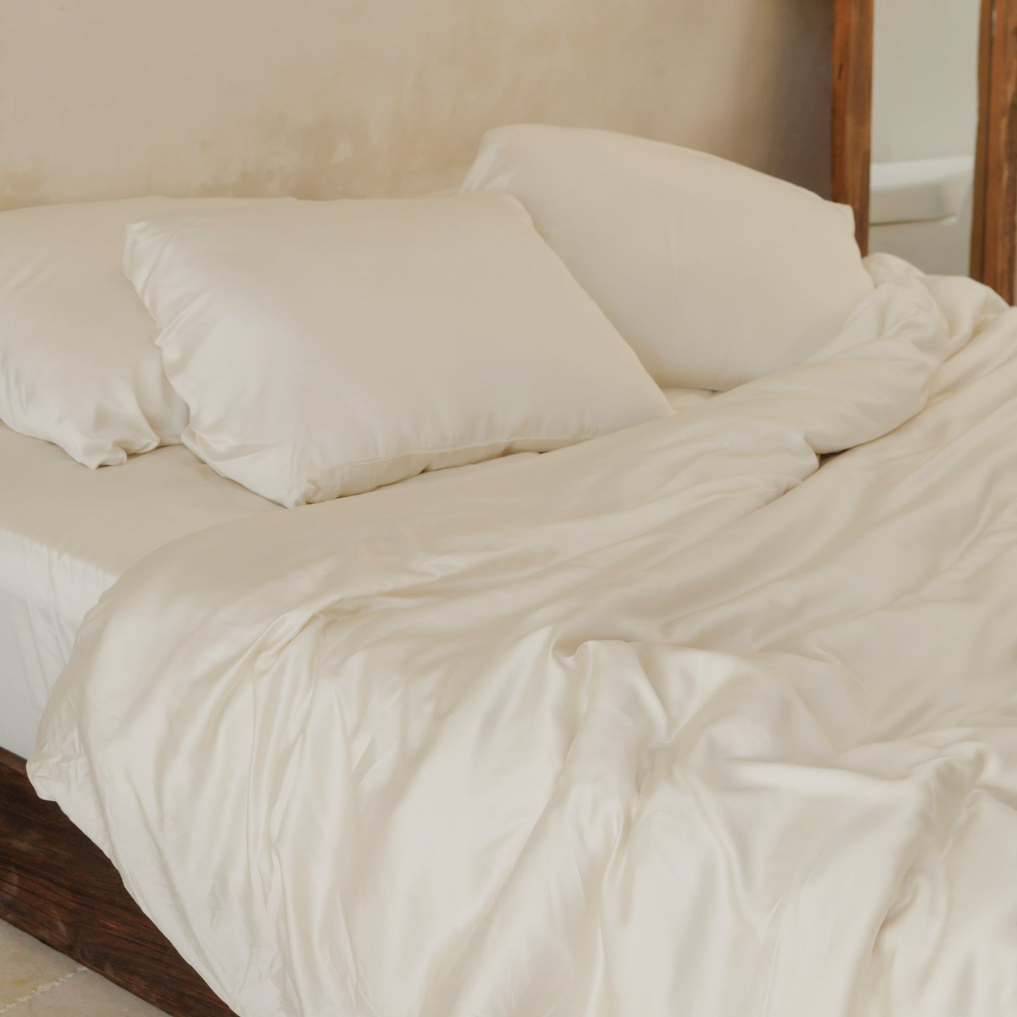 Organic bamboo sateen comforter — temperature-regulating, anti-bacterial fill