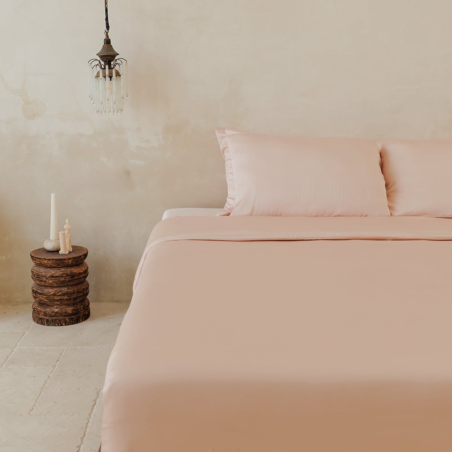 Double cocoon silk quilt on bed — bamboo sateen shell, OEKO-TEX Class I certified