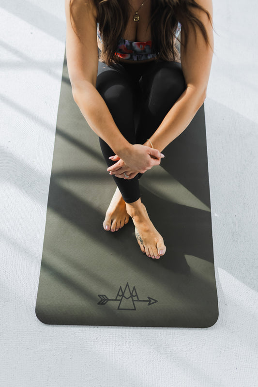 bäre activewear Premium 6mm Yoga Mat - mat in use lifestyle shot