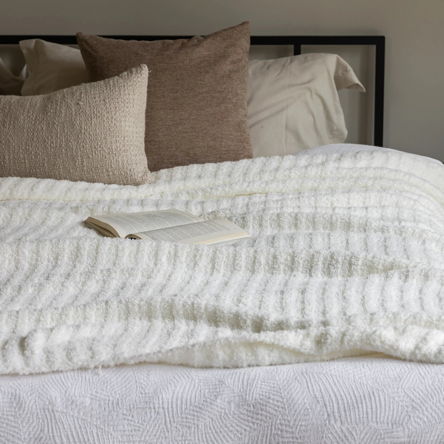 White Ribbed King Bed Blanket — Luxury Plush