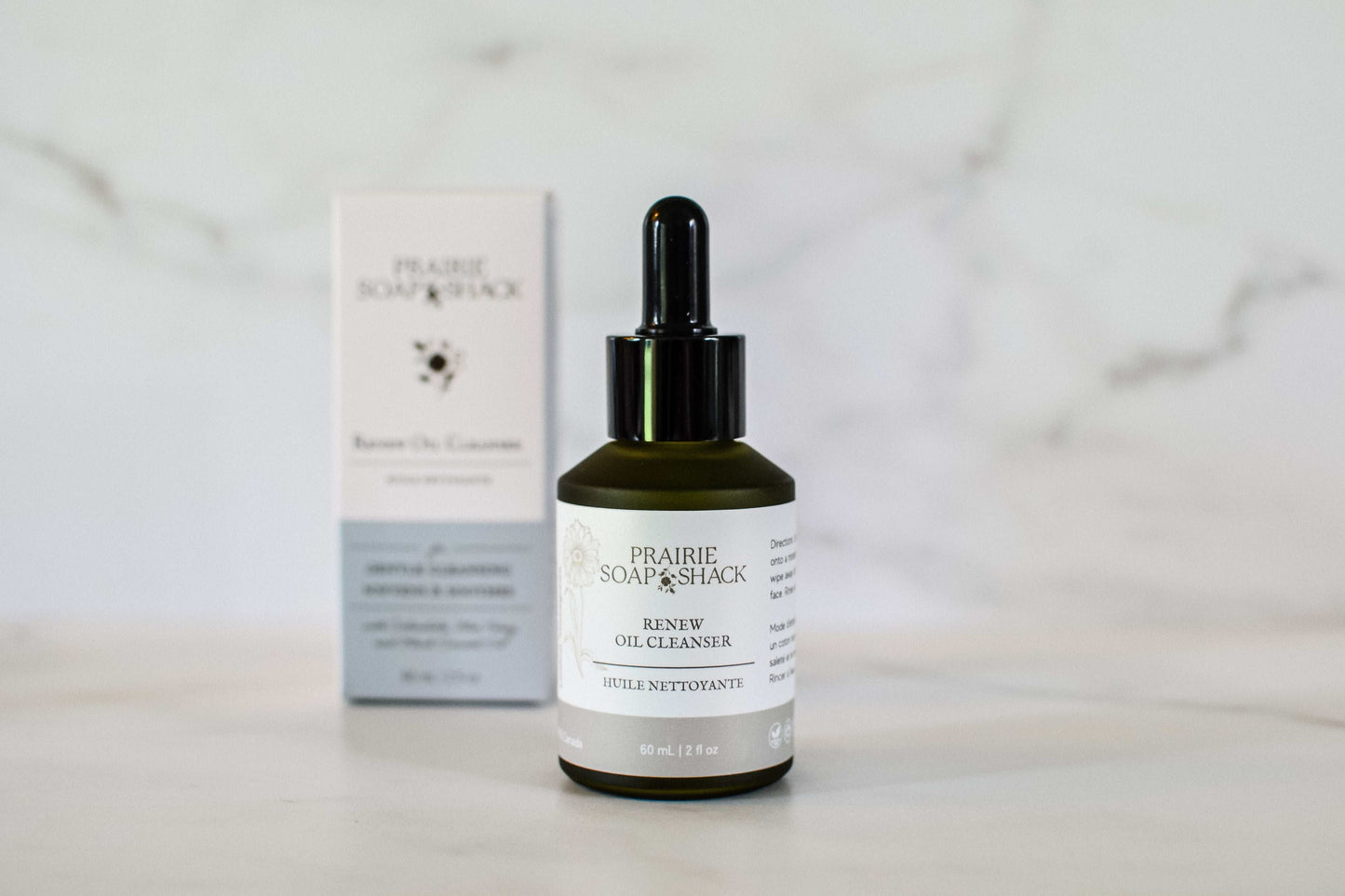 Gently dissolving renew oil cleanser with calendula, blue tansy and black currant
