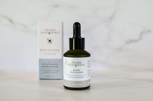 Gently dissolving renew oil cleanser with calendula, blue tansy and black currant