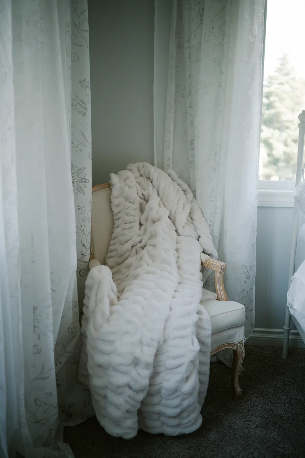 Cream Clouds Double-Sided Minky Blanket — Ruched Plush