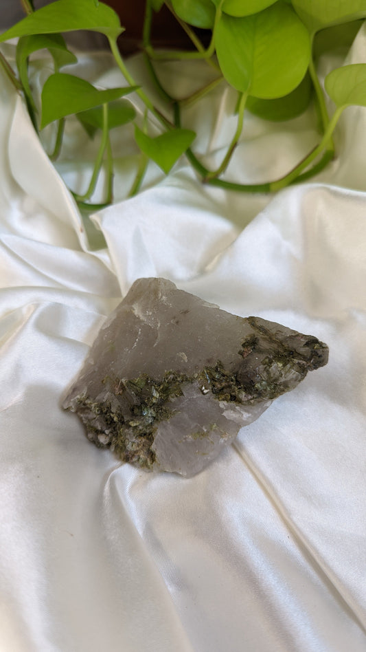 Heart-healing and prosperity-attracting green tourmaline for growth and positive energy
