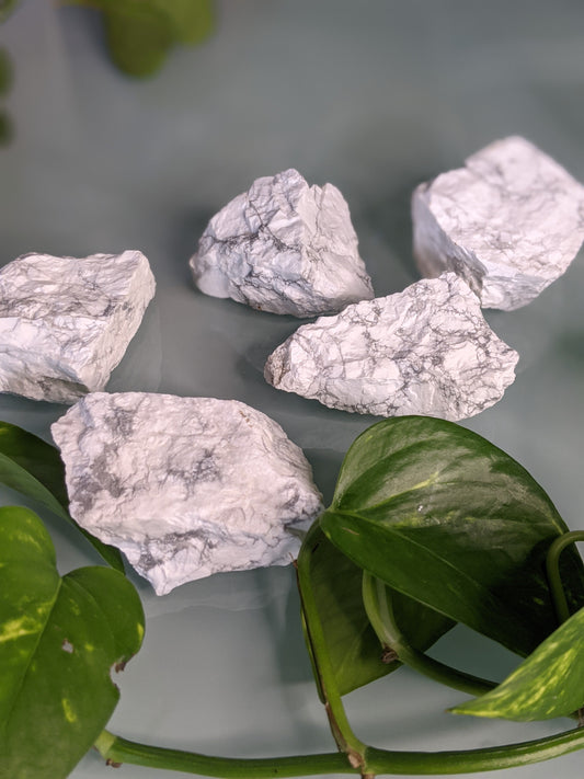 Calming and stress-relieving howlite crystal for patience, sleep and emotional balance
