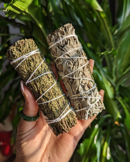 Deeply purifying white sage and cedar smudge bundle for cleansing and grounding
