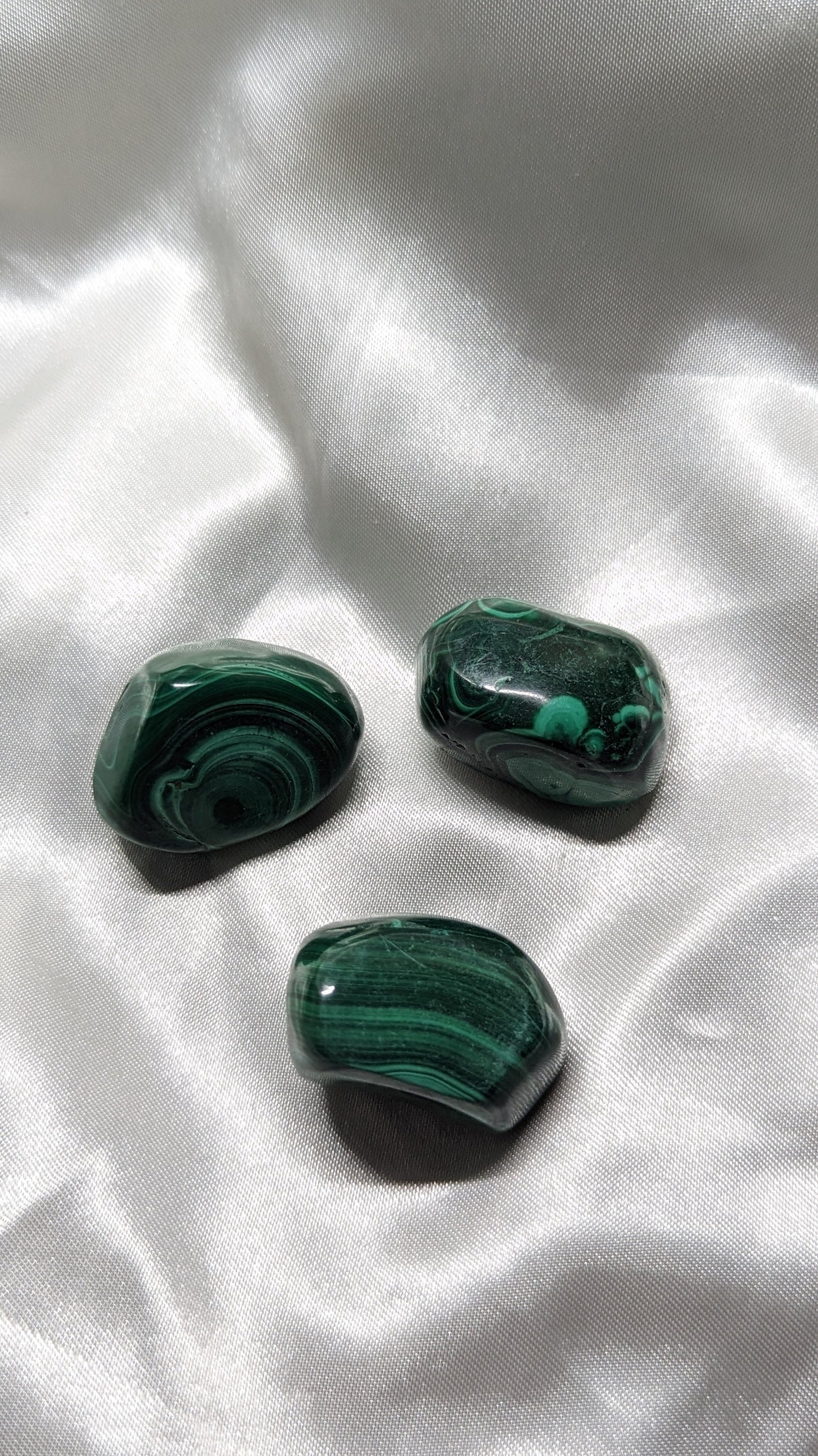 Transformative and heart-opening malachite tumble for emotional healing and protection