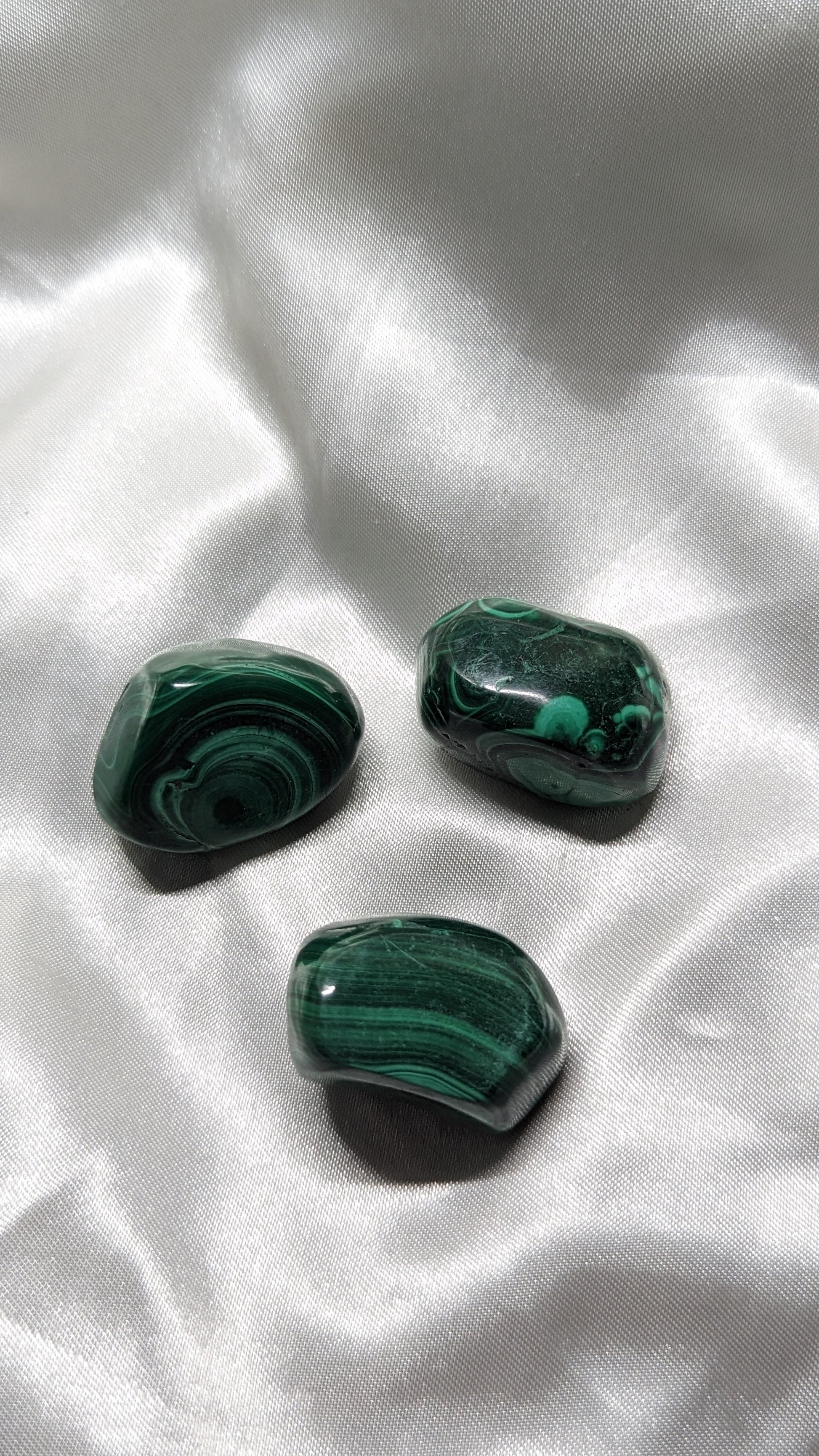 Transformative and heart-opening malachite tumble for emotional healing and protection