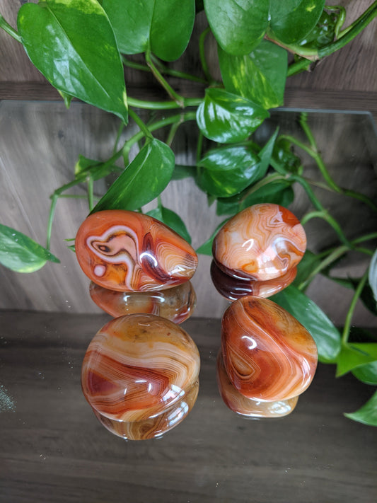 Energizing and stabilizing orange banded agate for vitality, courage and grounding
