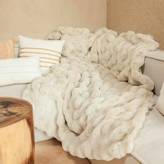 Plushie faux fur blanket — 1350 GSM cruelty-free luxury throw by Aeptom Home