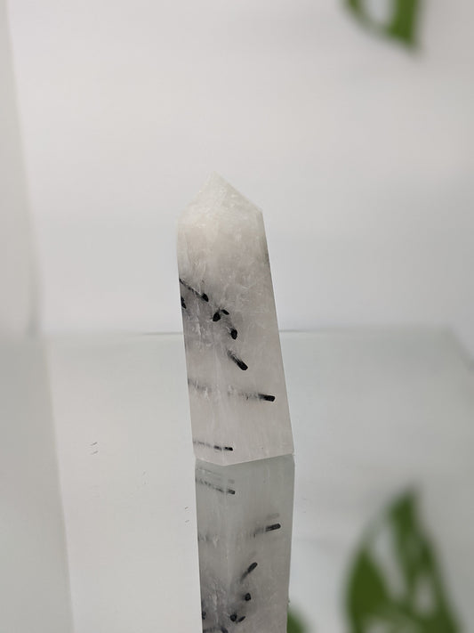 Amplifying and protective tourmalinated quartz generator for clearing and positive energy
