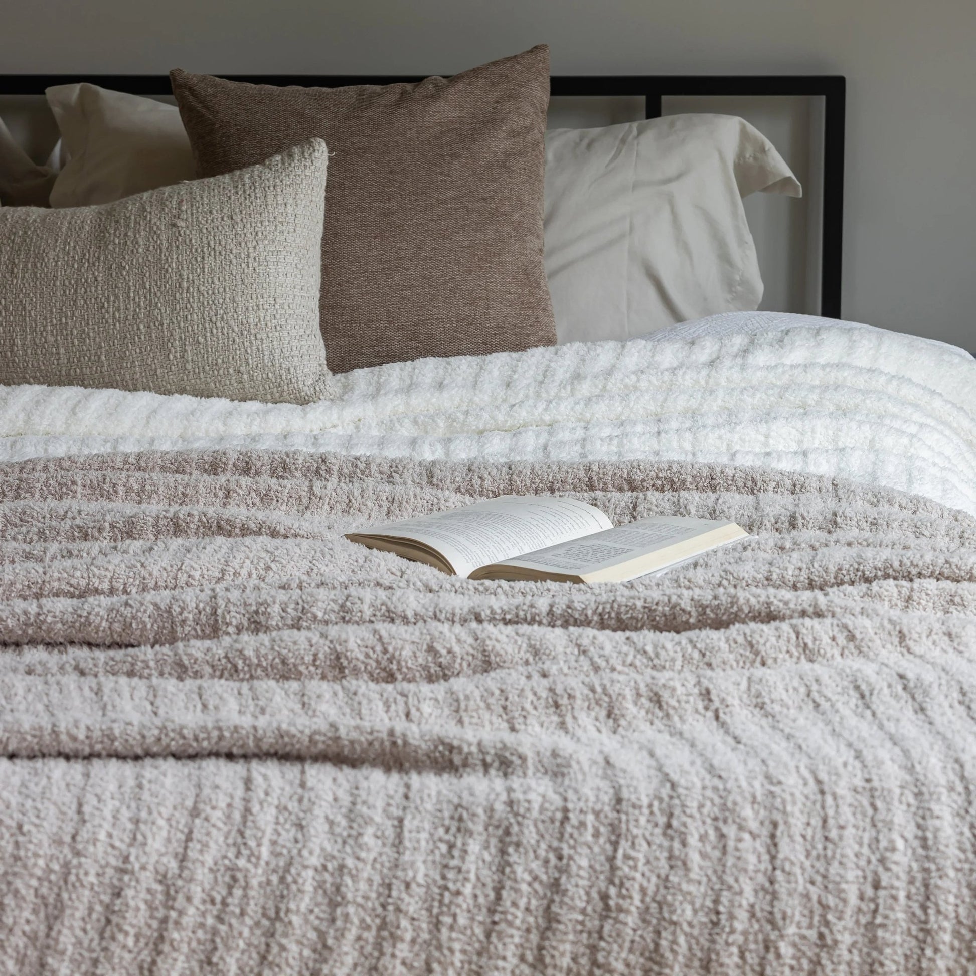Blushing Beige Ribbed King Bed Blanket — Luxury Plush - Best Life Apparel