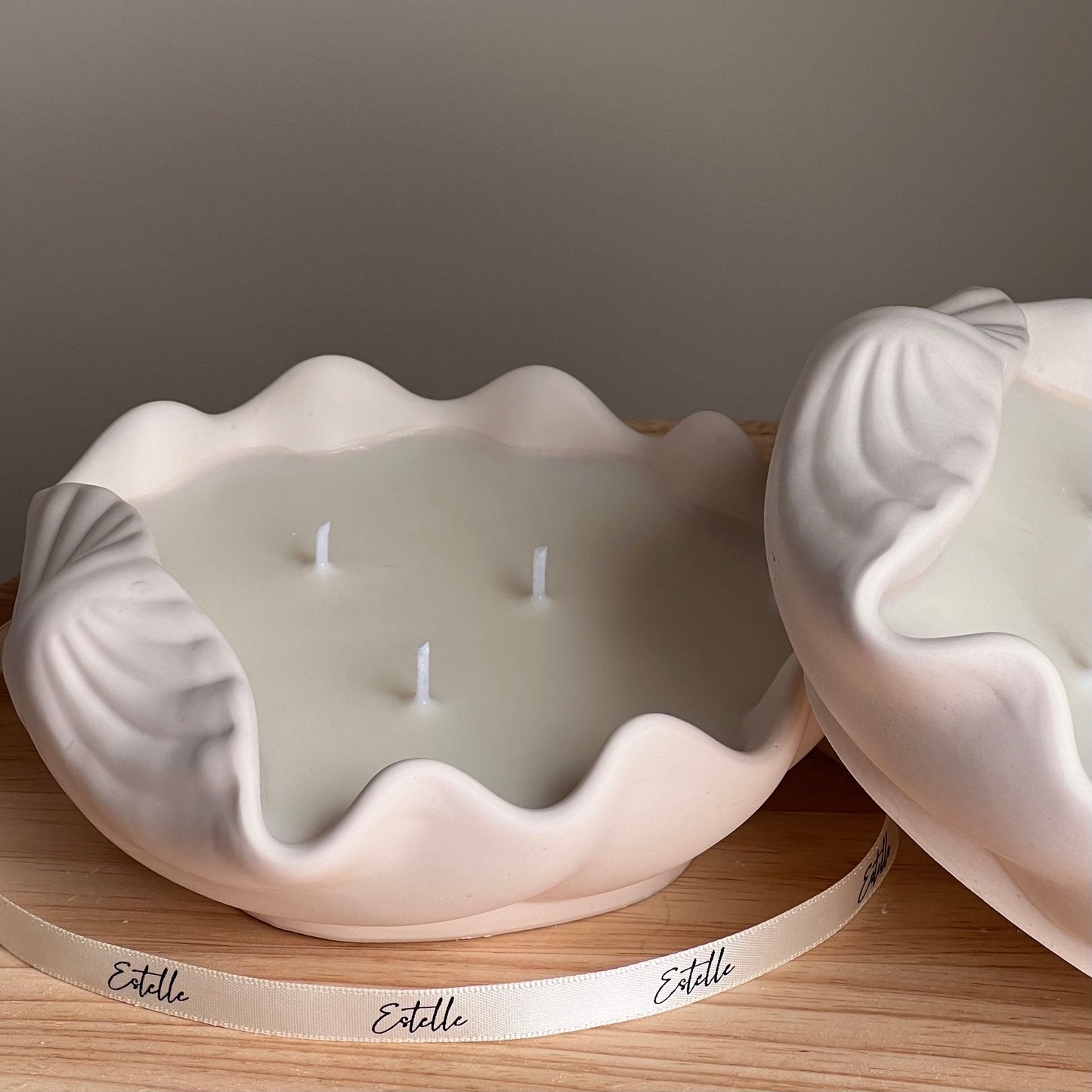 Clam shell soy candle jesmonite dish top view