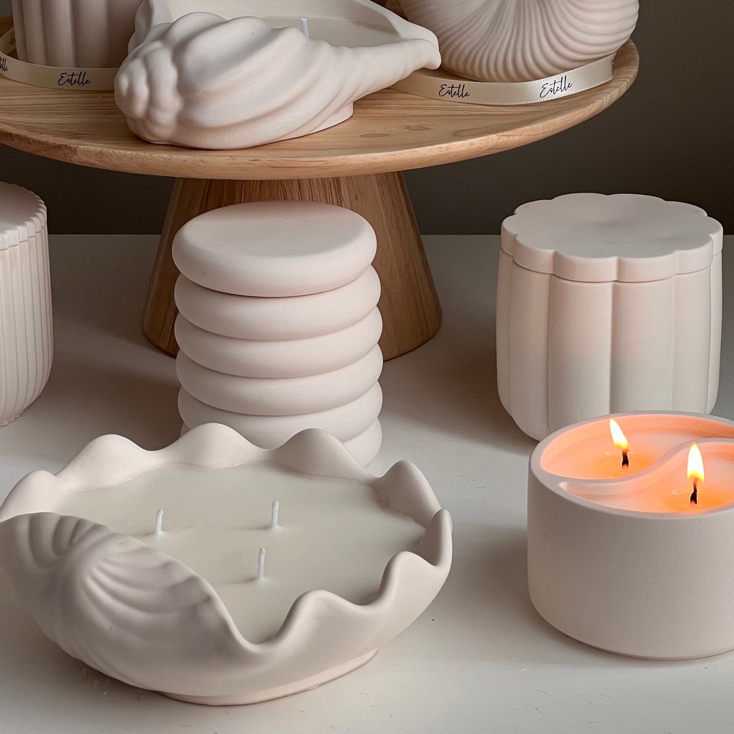 Clam shell jesmonite soy candle detail shot