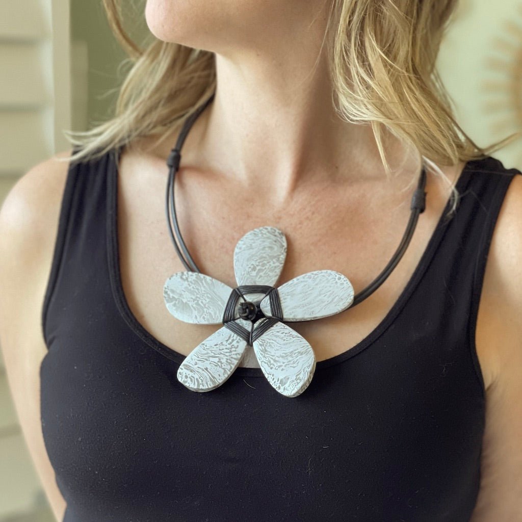 Large Wooden Flower Necklace - Best Life Apparel