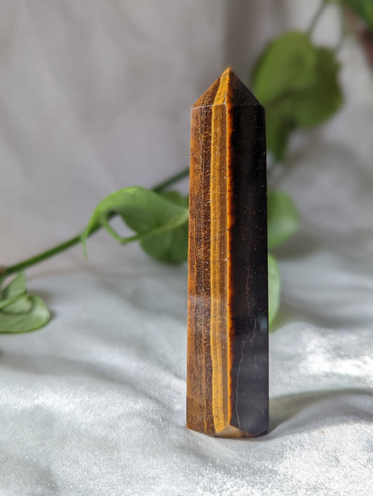 Confidence and abundance-boosting tiger's eye generator for manifestation and focus