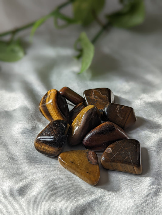 Confidence and abundance-boosting tiger's eye crystal for courage and manifestation